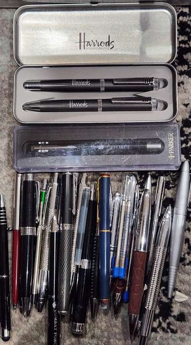 Pen selection - nice batch of pens incl. Harrods Pen Set and a parker or two (voetstoets)